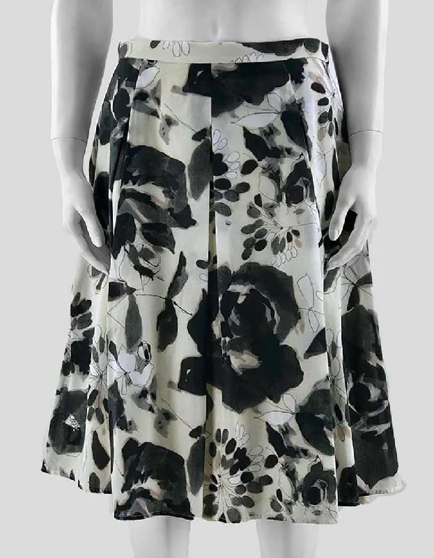 St John Cream Black And Brown Floral Print To The Knee Skirt Size 6 US spandex blend skirt St John Cream Black And Brown Floral Print To The Knee Skirt Size 6 US spandex blend skirt